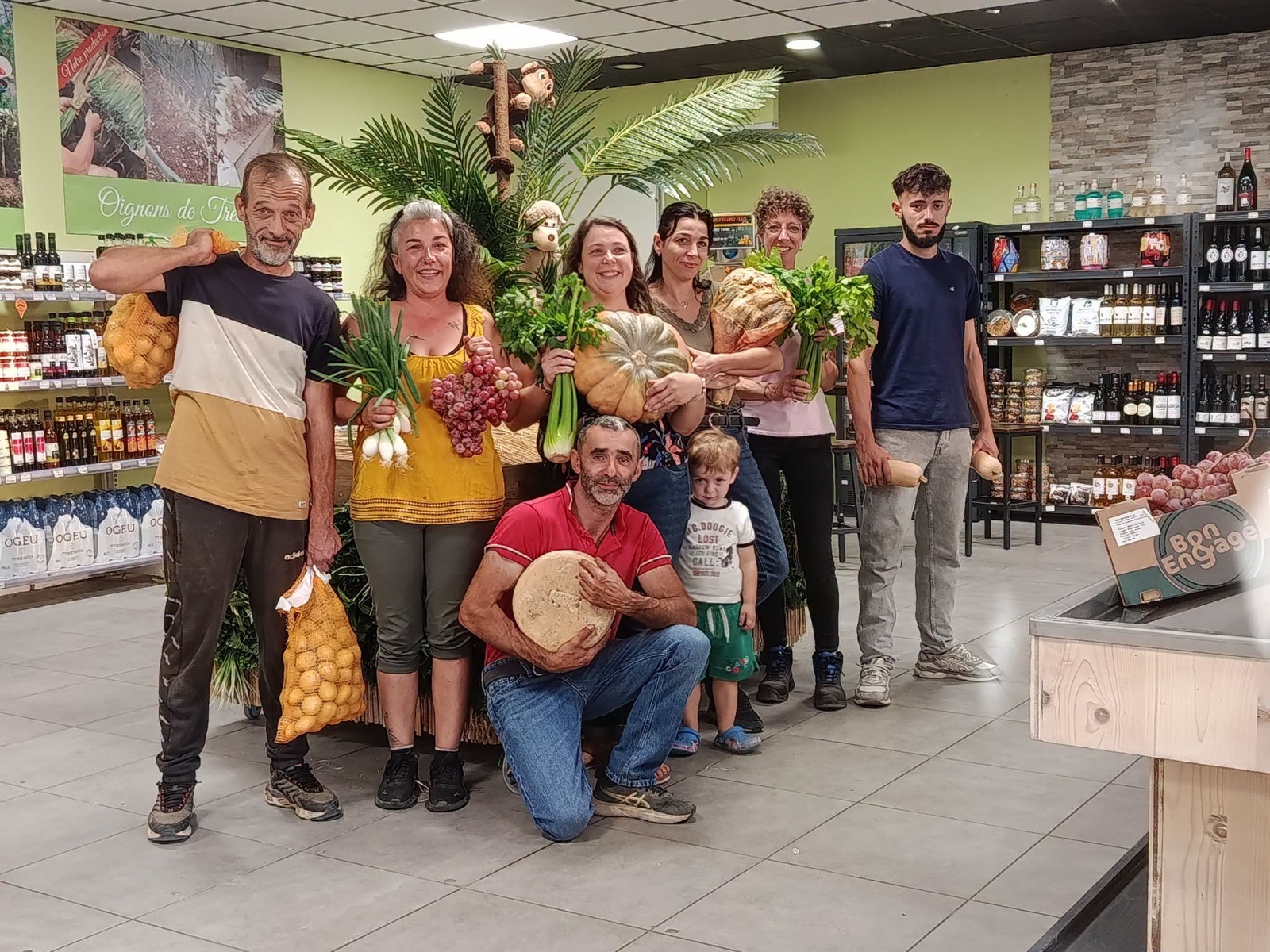 L’équipe de la Ferme Deth Bosc dans le magasin d’Orleix