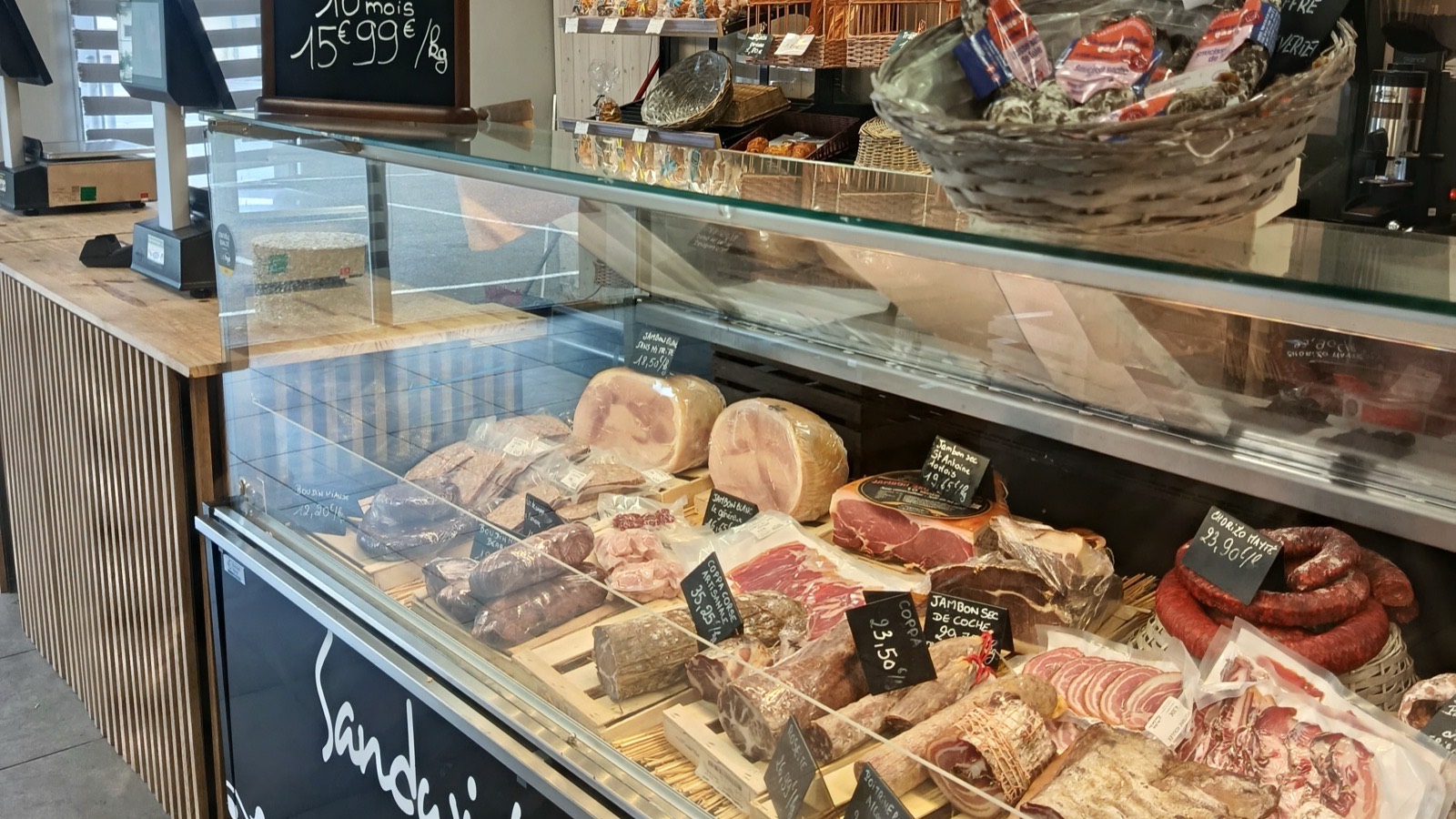 Le comptoir charcuterie et traiteur des Halles d’Orleix