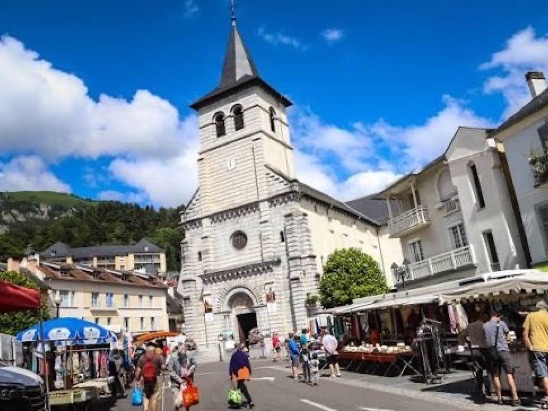 Le marché sur la place du village