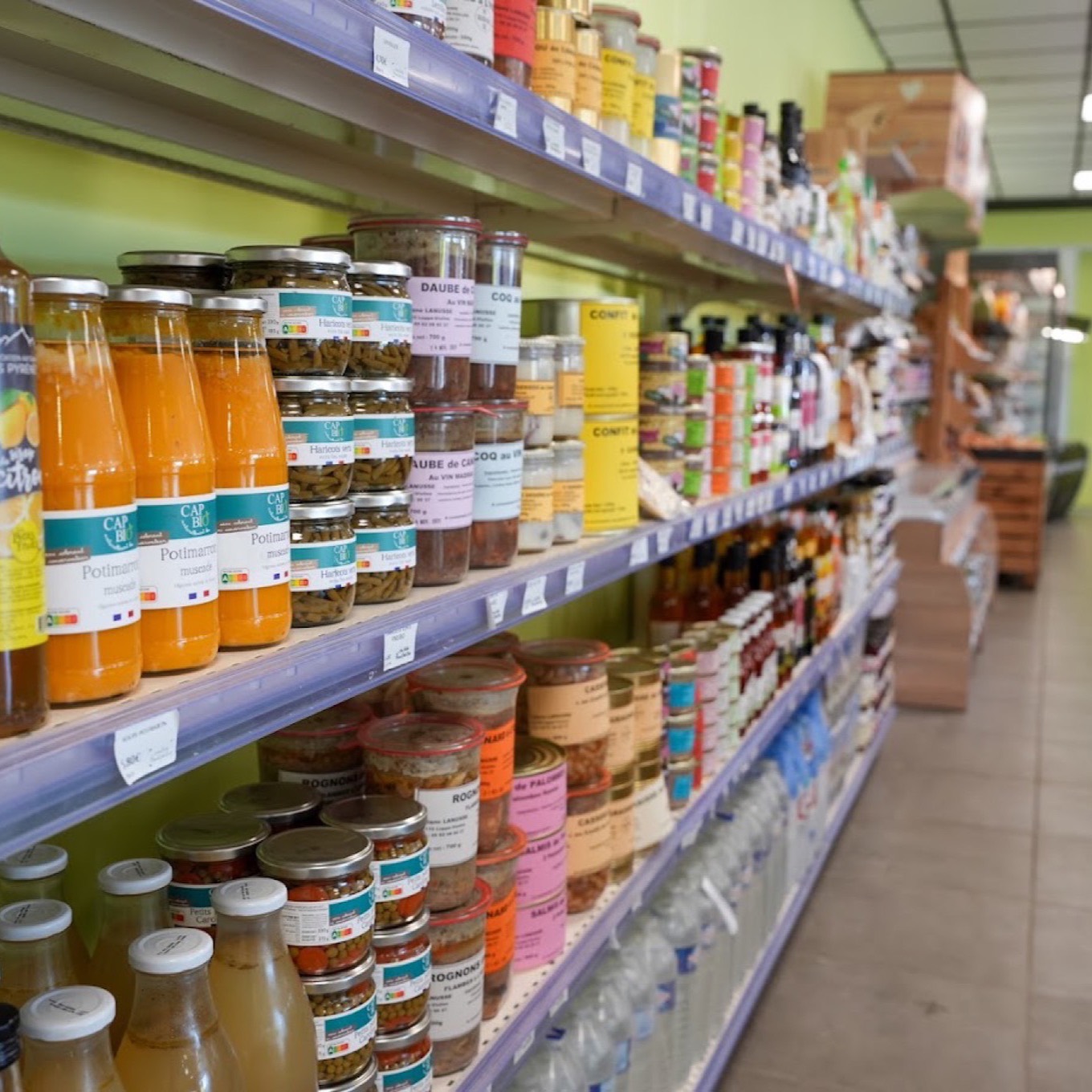 L’allée épicerie, jus et conserves